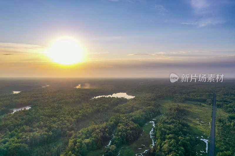 黄昏时的Muskoka Torrance Barrens Dark-Sky保护区，Gravenhurst，加拿大